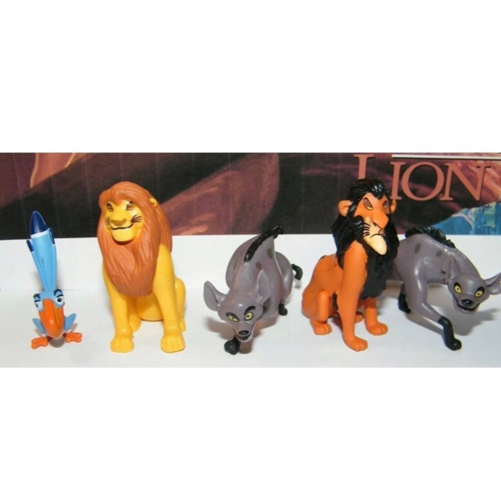 The Lion King Movie Figure Set of 12, with Bonus Sticker and Ring! - Picture 3 of 6